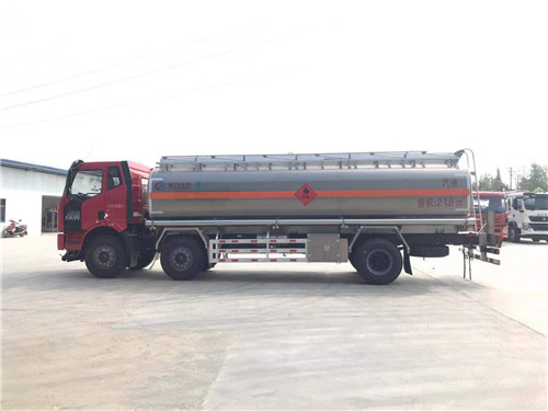 解放小三軸26.5方鋁合金運油車貨車安全達標已公示，可以訂車了