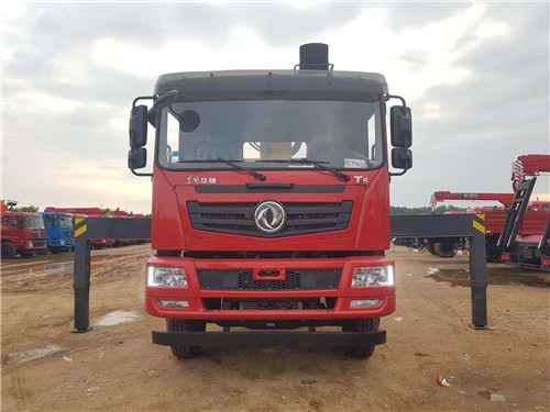 東風(fēng)華神T5質(zhì)尊版后八輪徐工12噸4節(jié)雙聯(lián)泵吊機(jī),廂長8.5米，四川廣元張總訂購的愛車