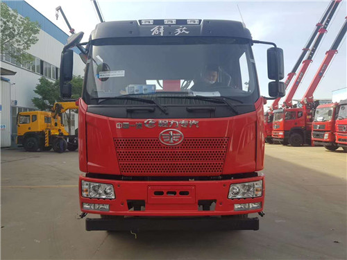 解放J6單橋5.6米程力威龍6.3噸4節臂隨車吊參數介紹