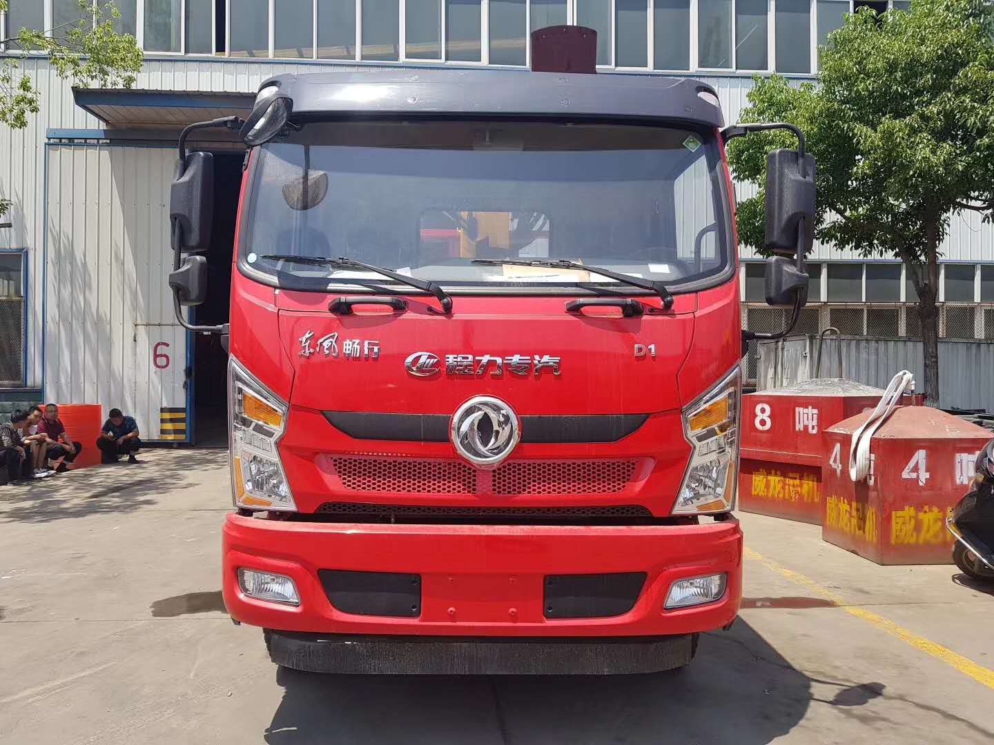 東風暢行D1隨車吊匹配玉柴160馬力，徐工6.3噸4節上操作吊機，5.1米貨廂