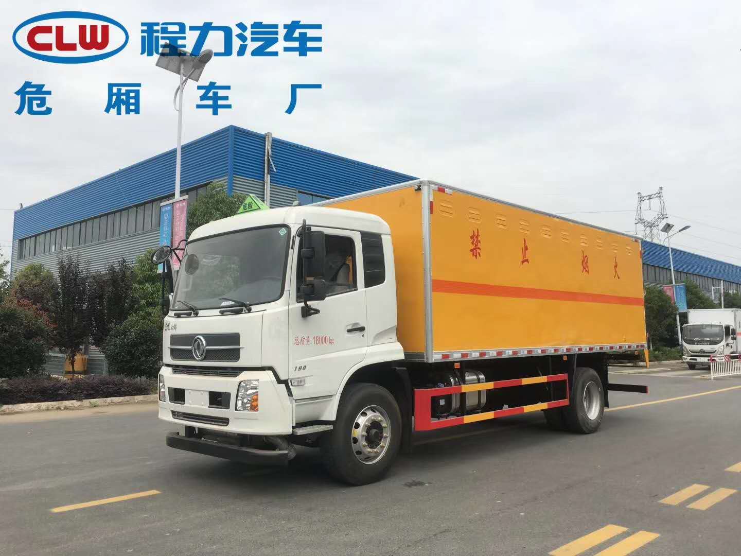 東風天錦5000MM軸距八類危險品廂式運輸車,6.6米貨廂