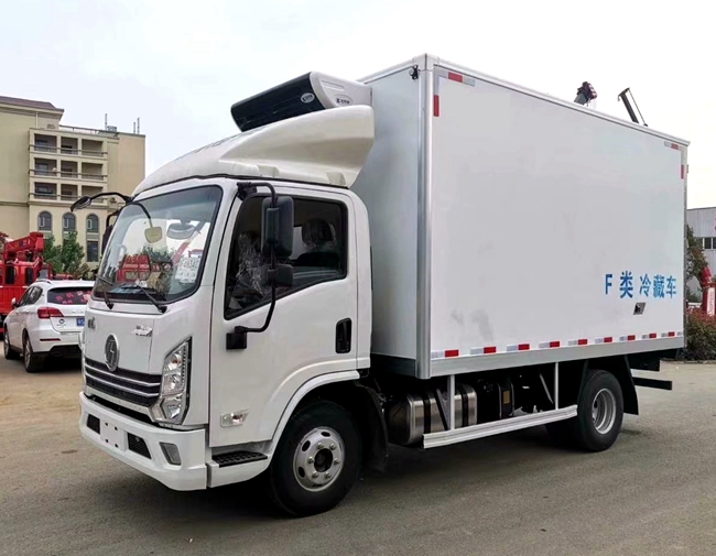 陜汽德龍K3000冷藏車，匹配濰柴130馬力，廂體3.7米，4.1米