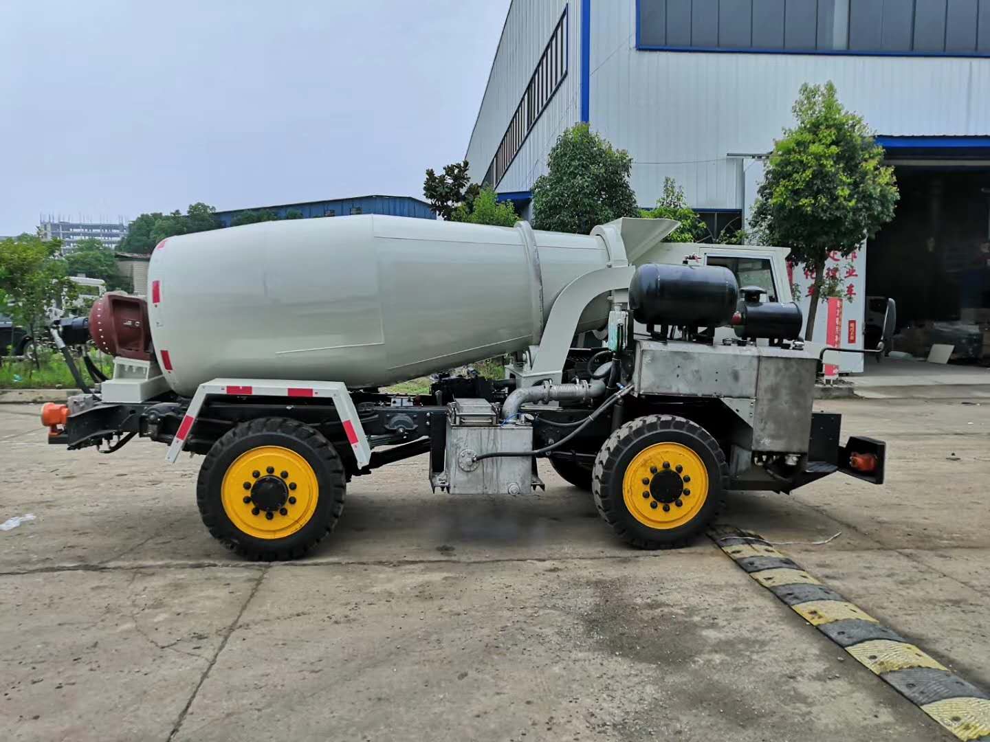 2.5方防爆攪拌車,柴油,氣啟動攪拌車，礦井攪拌車圖片展示