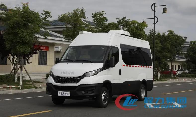 程力高端進口依維柯福祉房車、奔馳無線通訊壓制車“雙雄”出征，爭霸江湖圈粉無數(shù)成市場新寵