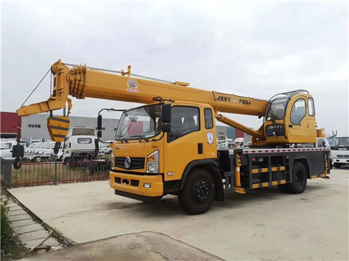 國五12噸東風160 汽車吊圖片參數(shù)介紹