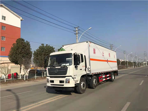 東風天錦小三軸國六易燃固體廂式車圖片參數介紹