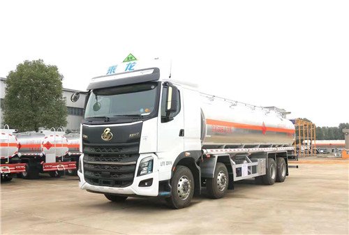 顏值擔當，實力悍將東風柳汽8*4運油車（國六）全國熱銷