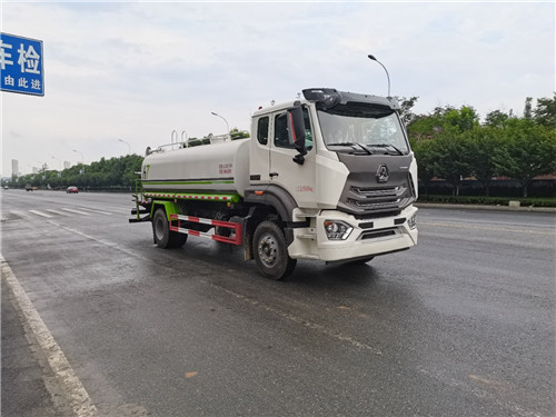 新款重汽豪沃n系列12方灑水車：環保免征齊全！