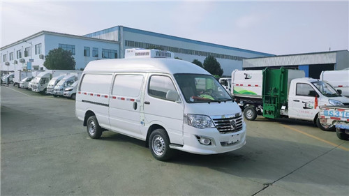 比克新能源純電動(dòng)冷藏車,極智冷藏、一路領(lǐng)鮮,可上京牌