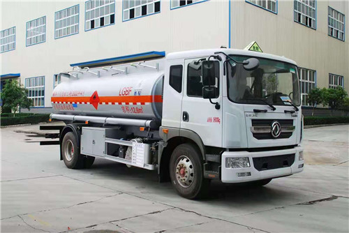 國六東風D9型10.8噸柴油加油車、13方國六東風油罐車