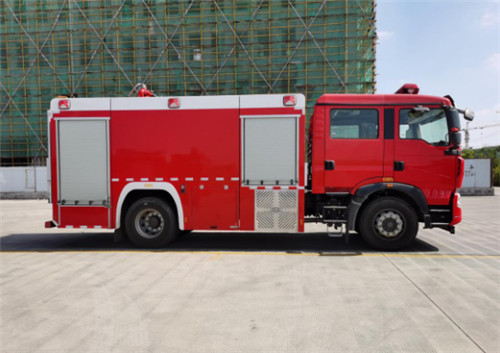 重汽豪沃水罐消防車技術參數