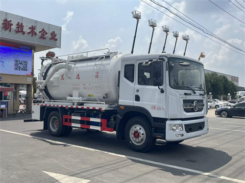 東風D9吸污車容積13方源頭廠家直銷，價格優惠
