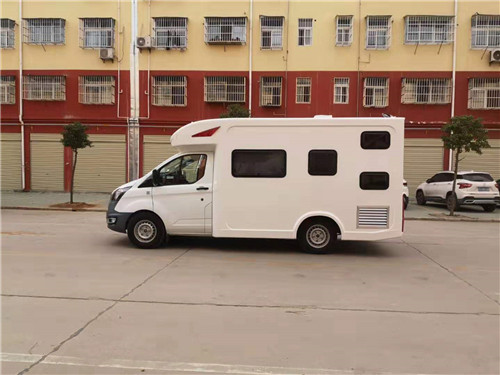 福特全順汽油版自動擋C型房車圖片 福特全順汽油版自動擋C型房車圖片