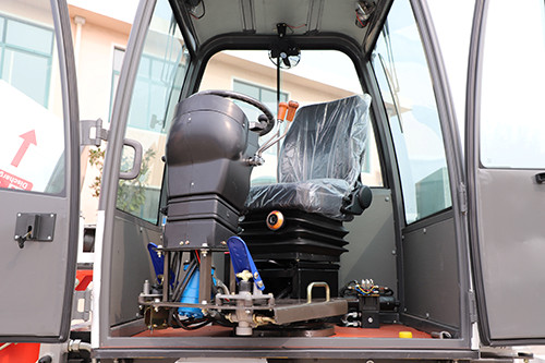 2.0方自上料攪拌車細節