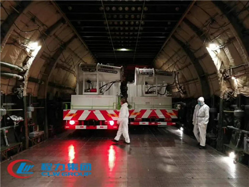 程力公司在國內,出色地完成了國務院應對新型冠裝病毒肺炎疫情聯防聯控機制醫療物資保障組和隨州市市委市政府下達的抗疫物資保障任務后,積極組織力量參與國際社會全球防疫重任洪流之中,全力以赴配合國家戰略共建人類命運共同體的宏偉事業,在8天時間內趕制45輛消毒殺菌噴霧防疫車,馳援中東阿聯酋,對接南亞馬來西亞的防疫戰車也在緊鑼密鼓的籌劃中;程力智慧、程力速度、程力品牌,再次彰顯了中國制造的硬核實力。 中國的程力、世界的程力,東方魅力驚艷全球。 程力公司在國內,出色地完成了國務院應對新型冠裝病毒肺炎疫情聯防聯控機制醫療物資保障組和隨州市市委市政府下達的抗疫物資保障任務后,積極組織力量參與國際社會全球防疫重任洪流之中,全力以赴配合國家戰略共建人類命運共同體的宏偉事業,在8天時間內趕制45輛消毒殺菌噴霧防疫車,馳援中東阿聯酋,對接南亞馬來西亞的防疫戰車也在緊鑼密鼓的籌劃中;程力智慧、程力速度、程力品牌,再次彰顯了中國制造的硬核實力。 中國的程力、世界的程力,東方魅力驚艷全球。