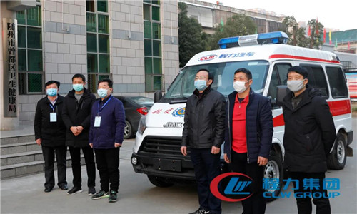 疫情發生以來,湖北省政協委員、省工商聯副會長程力汽車集團總經理程阿羅傾力社會急需提供便利—— 緊急生產,讓程力防控疫情的戰車馳援一線 1月24日,武漢、隨州等地新冠肺炎確診病例、疑似病例節節攀升,許多醫護人員因救護車輛不足不能及時到達患者家進行轉治。面對疫情不斷蔓延,程阿羅急一線之所急,思索著如何為抗擊疫情做點貢獻?經過商定,發揮自身優勢,打造防疫救護車輛支援一線。 說起容易,做起難。正直春節,員工休假在家,而且全市封城,人員不準外出。為了迅速解決此類問題,他一邊上報市政府,一邊通知在隨員工做好準備。 特 疫情發生以來,湖北省政協委員、省工商聯副會長程力汽車集團總經理程阿羅傾力社會急需提供便利—— 緊急生產,讓程力防控疫情的戰車馳援一線 1月24日,武漢、隨州等地新冠肺炎確診病例、疑似病例節節攀升,許多醫護人員因救護車輛不足不能及時到達患者家進行轉治。面對疫情不斷蔓延,程阿羅急一線之所急,思索著如何為抗擊疫情做點貢獻?經過商定,發揮自身優勢,打造防疫救護車輛支援一線。 說起容易,做起難。正直春節,員工休假在家,而且全市封城,人員不準外出。為了迅速解決此類問題,他一邊上報市政府,一邊通知在隨員工做好準備。 特