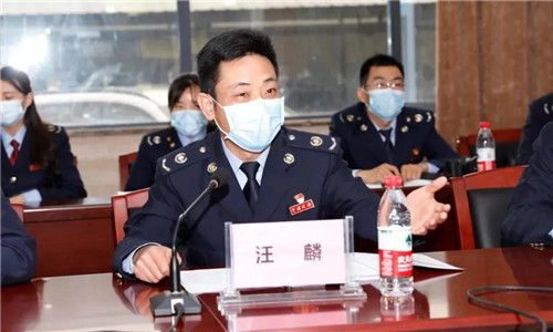 在座談中，隨州市稅務(wù)局第一稽查局汪局長表示，希望程力汽車集團(tuán)牢牢把握好這次國家大力扶持優(yōu)秀民營企業(yè)的政策機(jī)遇，切合自身實(shí)際情況，找準(zhǔn)發(fā)展點(diǎn)擴(kuò)大自身優(yōu)勢，爭取能夠順利完成年度70億生產(chǎn)總值的目標(biāo)任務(wù)，實(shí)現(xiàn)公司的穩(wěn)步快速發(fā)展。