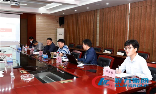 東風越野車公司市場部部長姜俊、營銷首席徐卓虎、商品企劃主任嚴浩,以及大區銷售經理李程成、宋成威,營運主管李康健等負責人出席了本次推薦會。  東風越野車公司市場部部長姜俊、營銷首席徐卓虎、商品企劃主任嚴浩,以及大區銷售經理李程成、宋成威,營運主管李康健等負責人出席了本次推薦會。