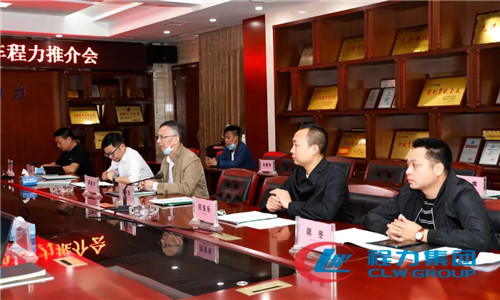 程力汽車集團總經理助理、財務總監袁昌才,帶領指揮車廠、智能廂式車廠、房車廠、救護車廠、消防車廠、救險車廠、應急消防車廠等負責人參加了項目對接觀摩及座談。 程力汽車集團總經理助理、財務總監袁昌才,帶領指揮車廠、智能廂式車廠、房車廠、救護車廠、消防車廠、救險車廠、應急消防車廠等負責人參加了項目對接觀摩及座談。