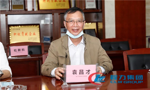 程力汽車集團總經理助理、財務總監袁昌才,帶領指揮車廠、智能廂式車廠、房車廠、救護車廠、消防車廠、救險車廠、應急消防車廠等負責人參加了項目對接觀摩及座談。 程力汽車集團總經理助理、財務總監袁昌才,帶領指揮車廠、智能廂式車廠、房車廠、救護車廠、消防車廠、救險車廠、應急消防車廠等負責人參加了項目對接觀摩及座談。