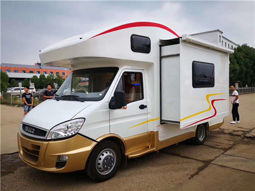 1591773120123268.jpg 依維柯C型歐勝旅居房車(chē),是實(shí)現(xiàn)您 “生活中旅行,旅行中生活”的車(chē)型 (7).jpg