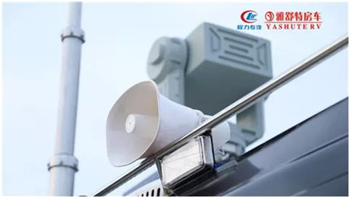 　頂部：雷達偵測設備，電子干擾及無人機誘騙一體，無線電檢測設備，光電跟蹤設備