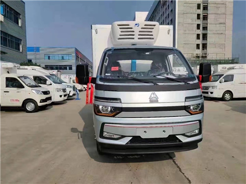 國(guó)六豪沃新款智相跨界冷藏車，3.8米藍(lán)牌國(guó)六冷藏車