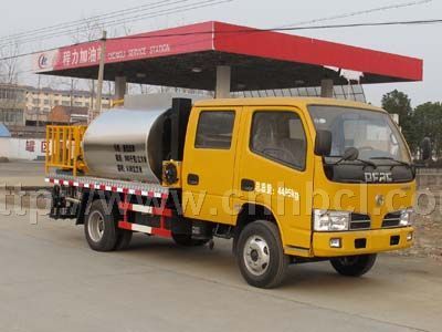 國四東風福瑞卡雙排座瀝青灑布車
